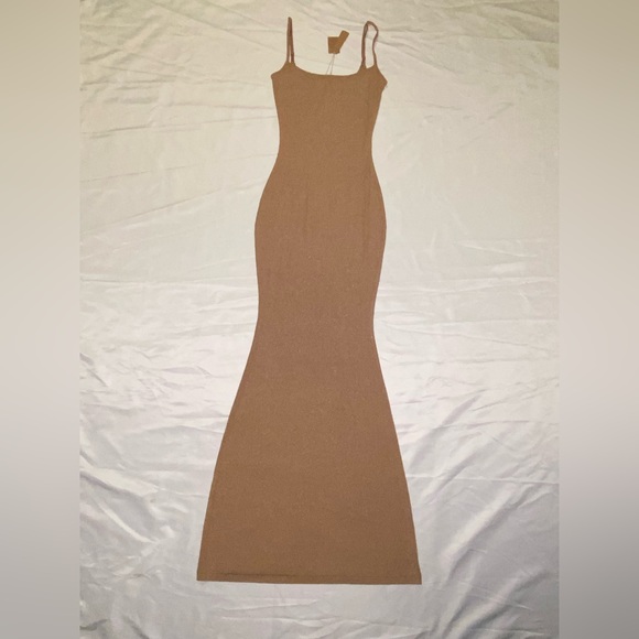 SOLD❗️❗️❗️- SKIMS: NWT SMALL - SOFT LOUNGE SHIMMER LONG SLIP DRESS - Picture 2 of 7